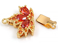 Замочек коробка "Золотой клевер с родолитом" для создания бижутерии (украшений). Покрытие - золото 14К. Вставки - инкрустация фианитами и ювелирными кристаллами. Длина замочка с колечками - 18 мм. Ответная часть замочка - 11х7х2 мм.&nbsp;
Диаметр подвесных колечек для тросика - 1.5 мм. Основание клевера - 14х5.5  мм, размеры двух отверстий на этом основании - 3х2 мм. Размеры шести отверстий между выступами листа клевера - 3х2 мм. Цена указана за штуку.


, фото №163439