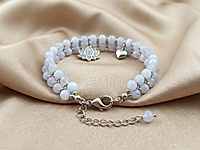 Нежный двухрядный браслет с голубым агатом, цепочкой ролло, украшенный сияющей подвеской лотосом. В качестве коннектора использован сегмент ювелирной цепочки ролло.
Урок, как работать с калотами, ЗДЕСЬ.
Урок, как открывать и закрывать колечки ролло, ЗДЕСЬ.
Урок, как кончик пина закрутить в петлю, ЗДЕСЬ.
, фото №163538