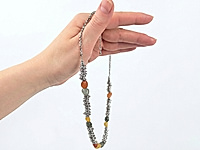Набор материалов для колье с декором из звеньев цепочки и галтовки, который чередутся с бусинами галтовки сердолика и кварца. Для сборки используется прием, который создает неровную волнистость при нанизывании звеньев цепочки.

Мастер - класс, как декрорировать колье звеньями цепочки, ЗДЕСЬ.&nbsp;



, фото №163547