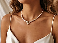 Набор материалов для белого чокера с жемчугом майорка, украшенный подвеской, собранной из бейла со штифтом и крупной полусверленой бусины.

Мастер - класс, как собрать чокер на тросик, используя калоты и кримпы, ЗДЕСЬ.&nbsp;

Основа сборки - ювелирный тросик. Длина украшения регулируется цепочкой удлинителем на замочке карабине.&nbsp;


, фото №164036