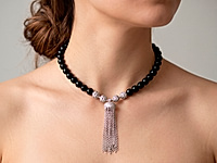 Набор материалов для сборки колье  Анны Болейн с черным агатом и фурнитурой в цвете "серебро".

Мастер - класс, как работать с калотами, кримпами и крепить их тросику, ЗДЕСЬ.
&nbsp;


, фото №164143