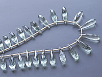 Граненые бусины бриолеты зеленого кварца празиолита (облагорожены). Месторождение - Бразилия. Диаметр отверстия 0.4 мм, расположение не всегда симметрично по центру, микровыемки вокруг отверстий. Размеры и вес усреднены, точнее замеряем по требованию.&nbsp;
, фото №164146