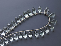 Граненые бусины бриолеты зеленого кварца празиолита (облагорожены). Месторождение - Бразилия. Диаметр отверстия 0.4 мм, расположение не всегда симметрично по центру, микровыемки вокруг отверстий. Размеры и вес усреднены, точнее замеряем по требованию.&nbsp;
, фото №164147