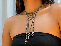 Набор материалов для сборки колье "Шепот змей". Основа украшения - фантазийная ювелирная цепочка с плетением "Нонна", центральный элемент - корсет, созданный с помощью цепочек с панцирным плетением. Кончики украшают три подвески со змеями. Замочек и другие элементы крепятся к колье с помощью соединительных колечек.

Урок, как работать с соединительными колечками, ЗДЕСЬ.&nbsp;

Изящное колье «Шёпот змей» обвивает линию шеи, создавая магию притяжения и тайны. Переплетение цепей напоминает древний символ силы и женственности, а изящные подвески змеи мягко движутся при каждом шаге, притягивая взгляды. Украшение подчёркивает уверенность и чувственность, идеально дополняя как вечерний образ, так и смелый повседневный стиль. Это не просто аксессуар - это настроение, которое невозможно забыть.



, фото №164166