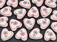 Керамические бусины "Сердечки с розовой ромашкой" для создания украшений (бижутерии). Диаметр отверстия - 2.9 мм. Размеры и вес усреднены. Точнее замеряем по требованию.
, фото №164684