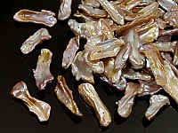 Бусины пресноводного натурального жемчуга бива (культивированного). Отверстие диаметром 0.8 мм смещено к одному краю. Размер бусин колеблется от 16х5х2.5 до 26х8х4.5мм. На отдельных бусинах могут встречаться наплывы перламутра и выемки природного происхождения. Производитель - Южный Китай. Цена указана за штуку. , фото №39353