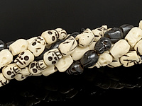 Резные бусины натуральной кости яка, стилизованы под череп. Диаметр отверстия 1.6 мм. Отверстие расположено вертикально, от вершины черепа вниз. Размеры указаны приблизительно. Бусины могут отличаться в исполнении мелких элементов резьбы. Цена указана за одну бусину., фото №68935