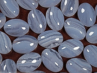 Кабошоны голубого агата (сапфирина) в ассортименте. Погрешность измерения в пределах 0,5 - 1 мм.