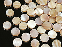 Бусины таблетки, монетки бежевого перламутра. Местрождение - Индонезия. Диаметр отверстия 0.5 мм. Размеры, вес, длина и количество бусин на нити указаны примерно. Точнее замеряем по требованию. Природные неровности.
, фото №83109