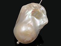 Крупная бусина жемчуга Касуми лайк. Яркий перламутр. Диаметр сквозного отверстия 0.7 мм. Могут встречаться природные неровности и наплывы перламутра. НА БУСИНЕ С ОДНОЙ СТОРОНЫ ЕСТЬ МЕСТО РЕСТАВРАЦИИ ПЕРЛАМУТРА.  Цена указана за 1 шт., фото №97198