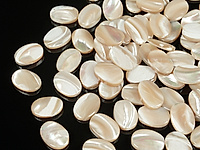 Бусины овалы бежевого перламутра. Месторождение - Индонезия. Диаметр отверстия 0.5 мм. Размеры, вес, длина и количество бусин на нити указаны примерно. Точнее замеряем по требованию. Природные неровности.
, фото №97975